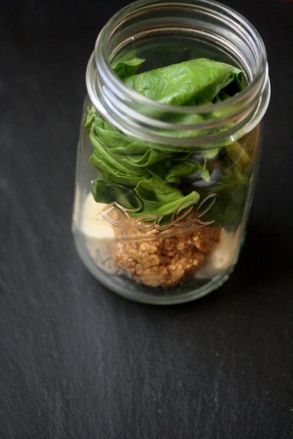 Nutritious Green Smoothie with Spinach, Almond Butter & Dates